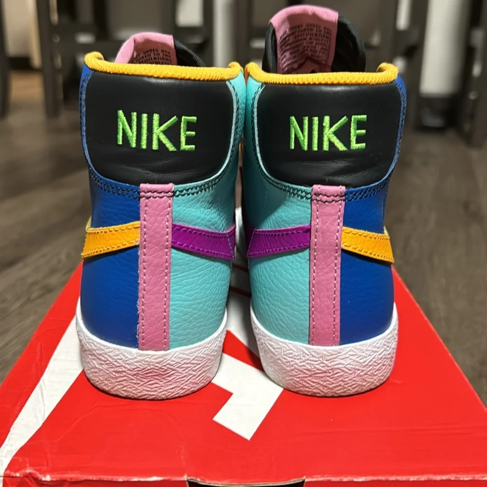 Like new, lightly worn. Nike blazer. - Picture 5 of 10